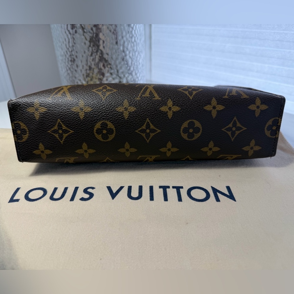 Authentic Louis Vuitton Monogram Canvas Toiletry 26 Pouch Clutch Handbag - Picture 10 of 17